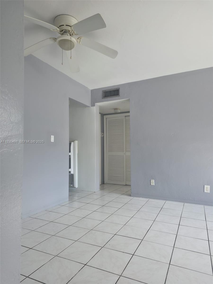 HOLLYWOOD HOMESITES REV P - Residential Lease