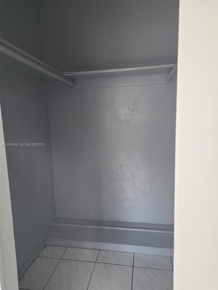 HOLLYWOOD HOMESITES REV P - Residential Lease