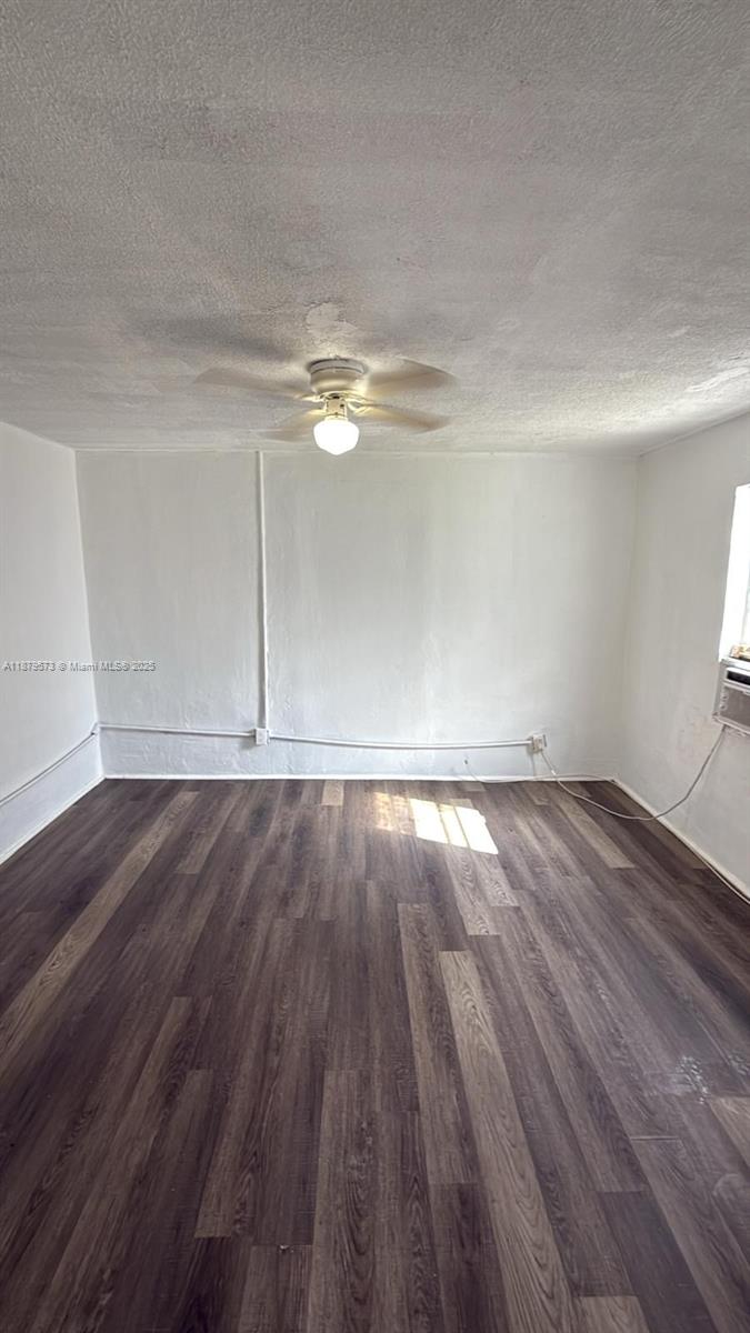 Great 1/1 in West Perrine for rent. Close to shopping, transportation and schools. Available for move in now.