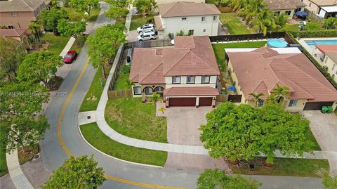 9402 SW 218th Ln Cutler Bay FL 33190