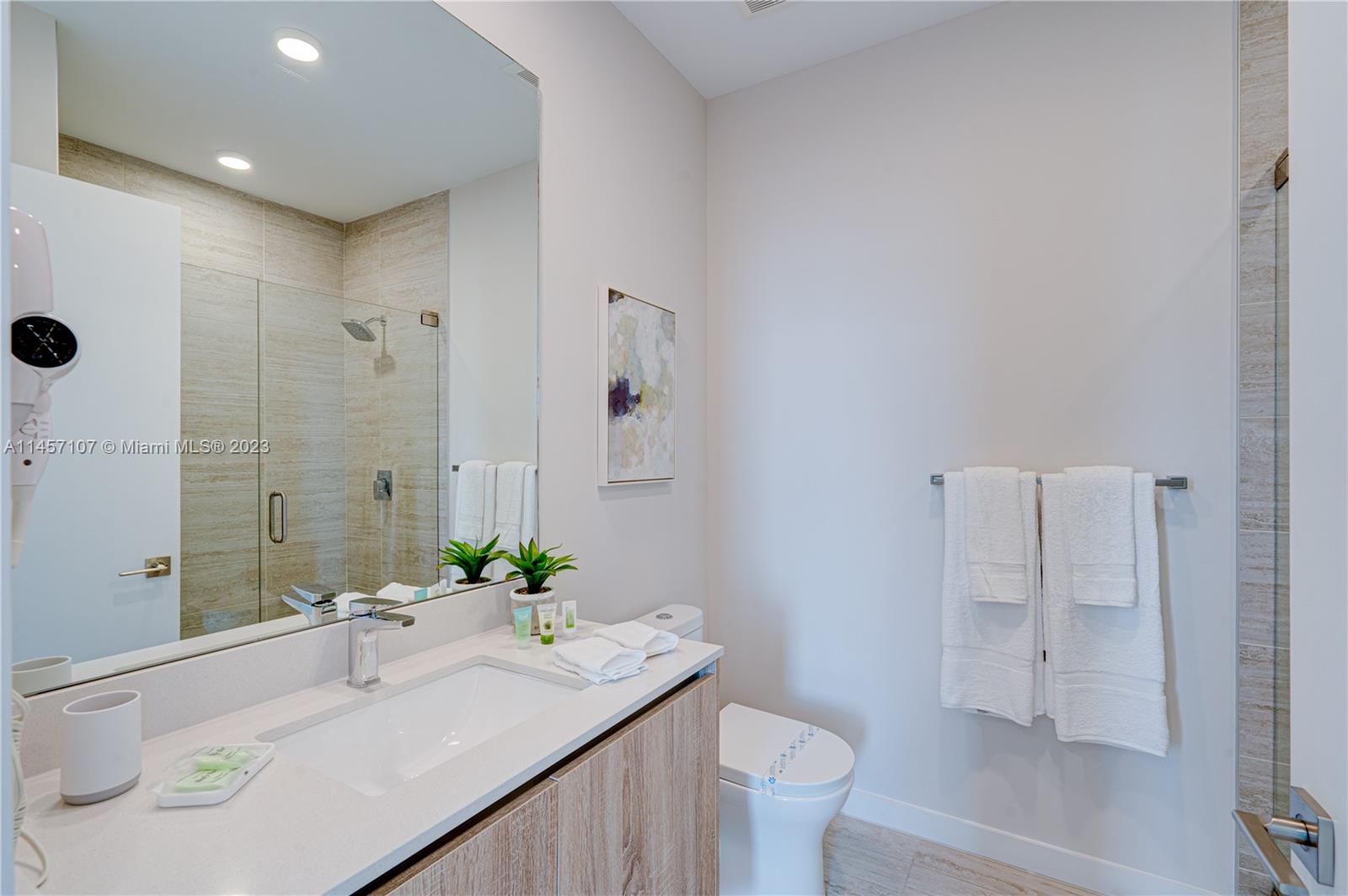QUADRO CONDO - Residential