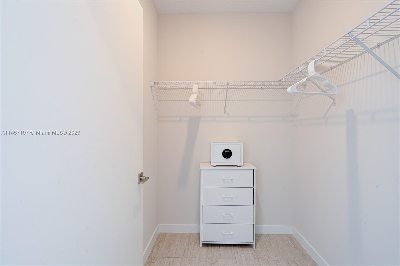QUADRO CONDO - Residential