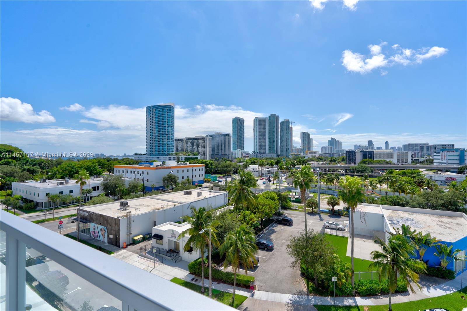 QUADRO CONDO - Residential