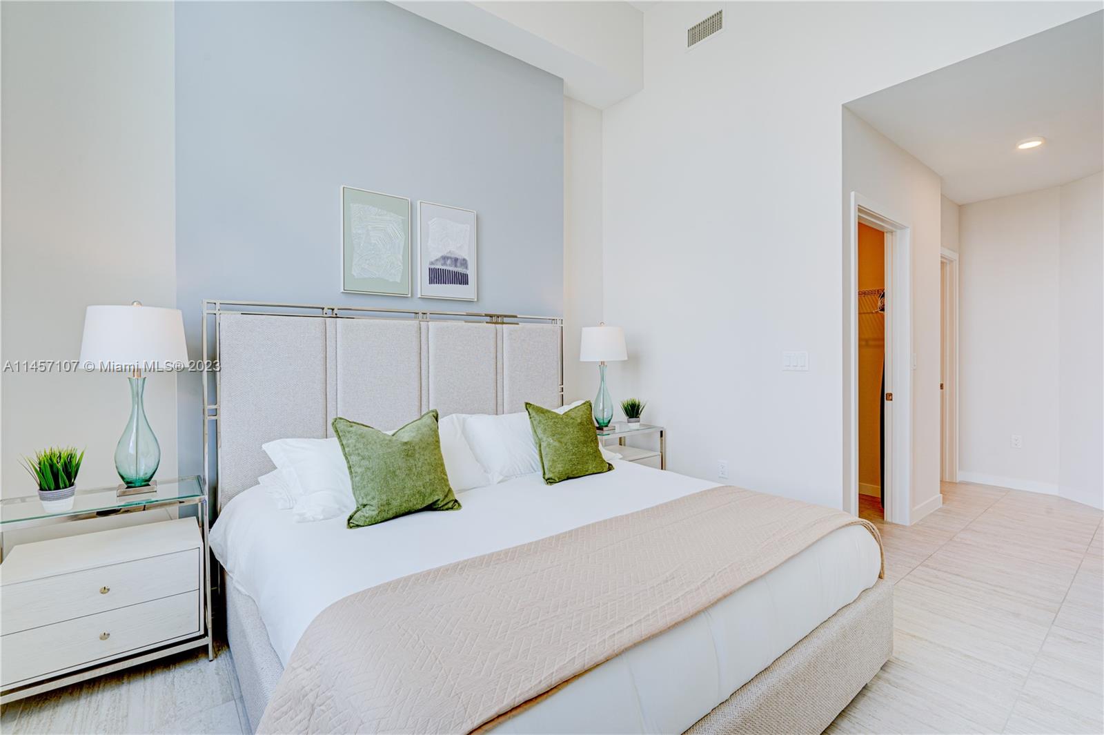QUADRO CONDO - Residential