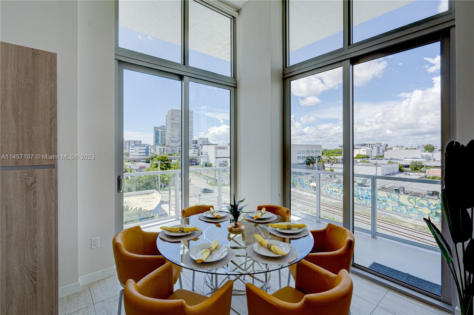 QUADRO CONDO - Residential