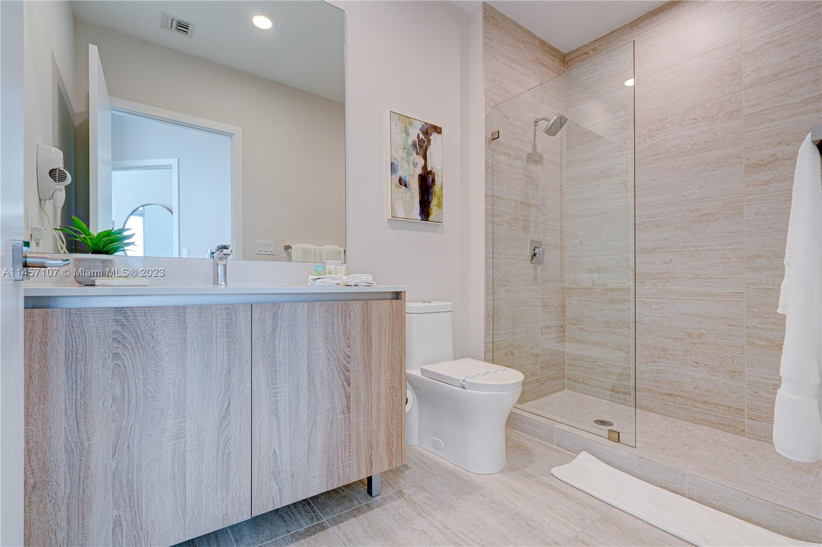 QUADRO CONDO - Residential
