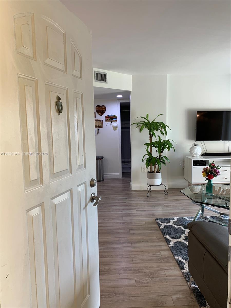 LE CLUB AT OLD CUTLER CON - Residential Lease