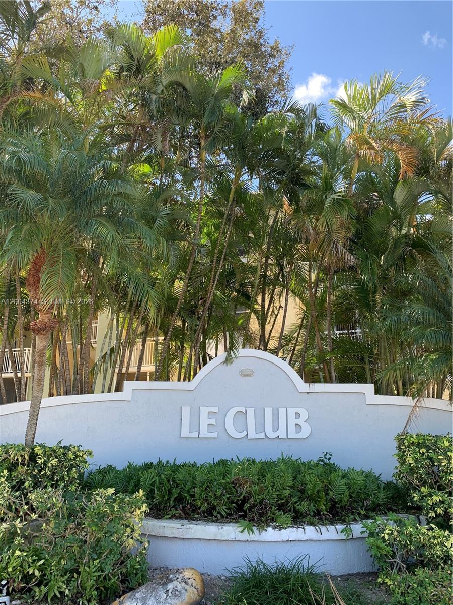 LE CLUB AT OLD CUTLER CON - Residential Lease
