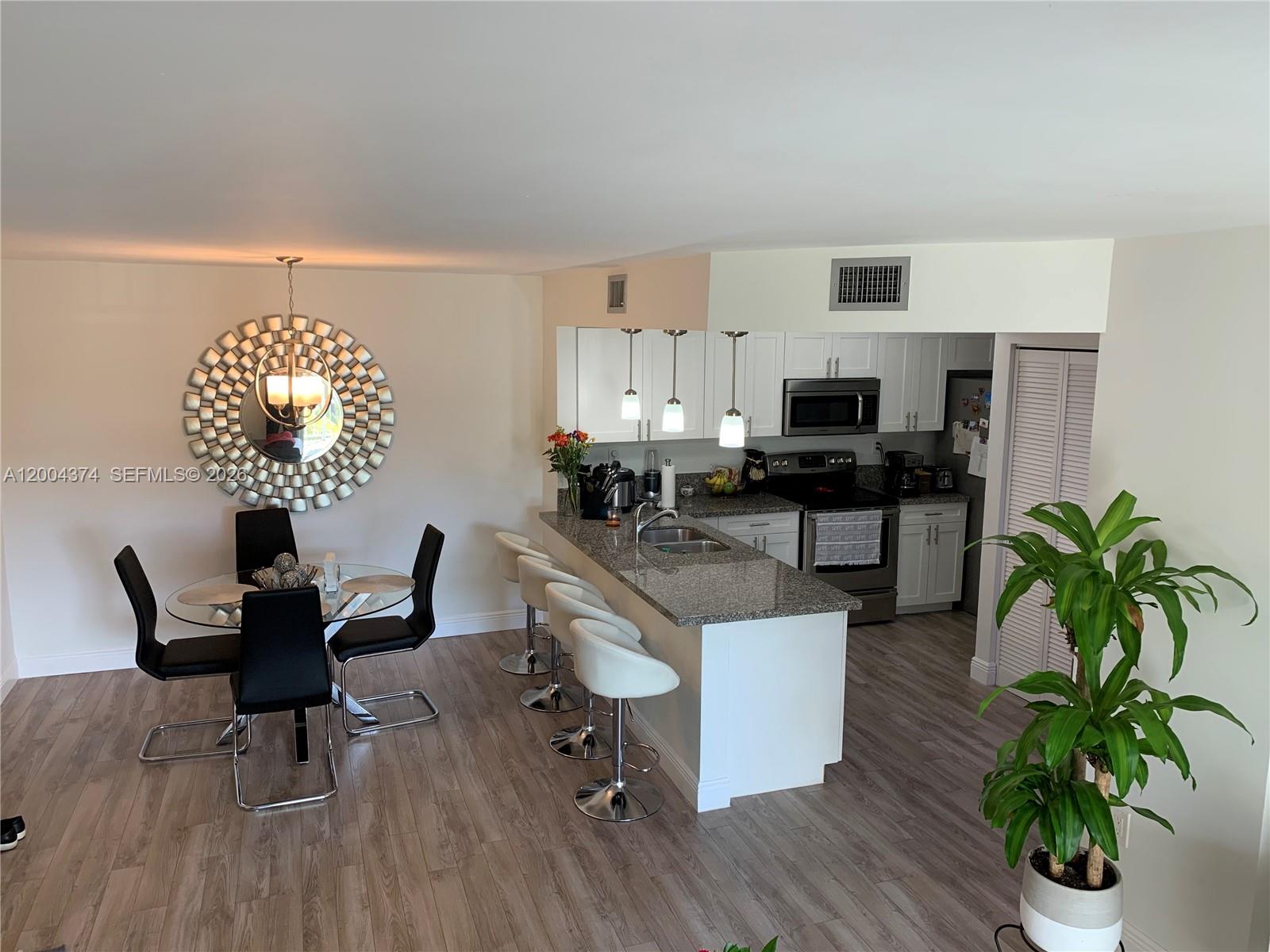 LE CLUB AT OLD CUTLER CON - Residential Lease