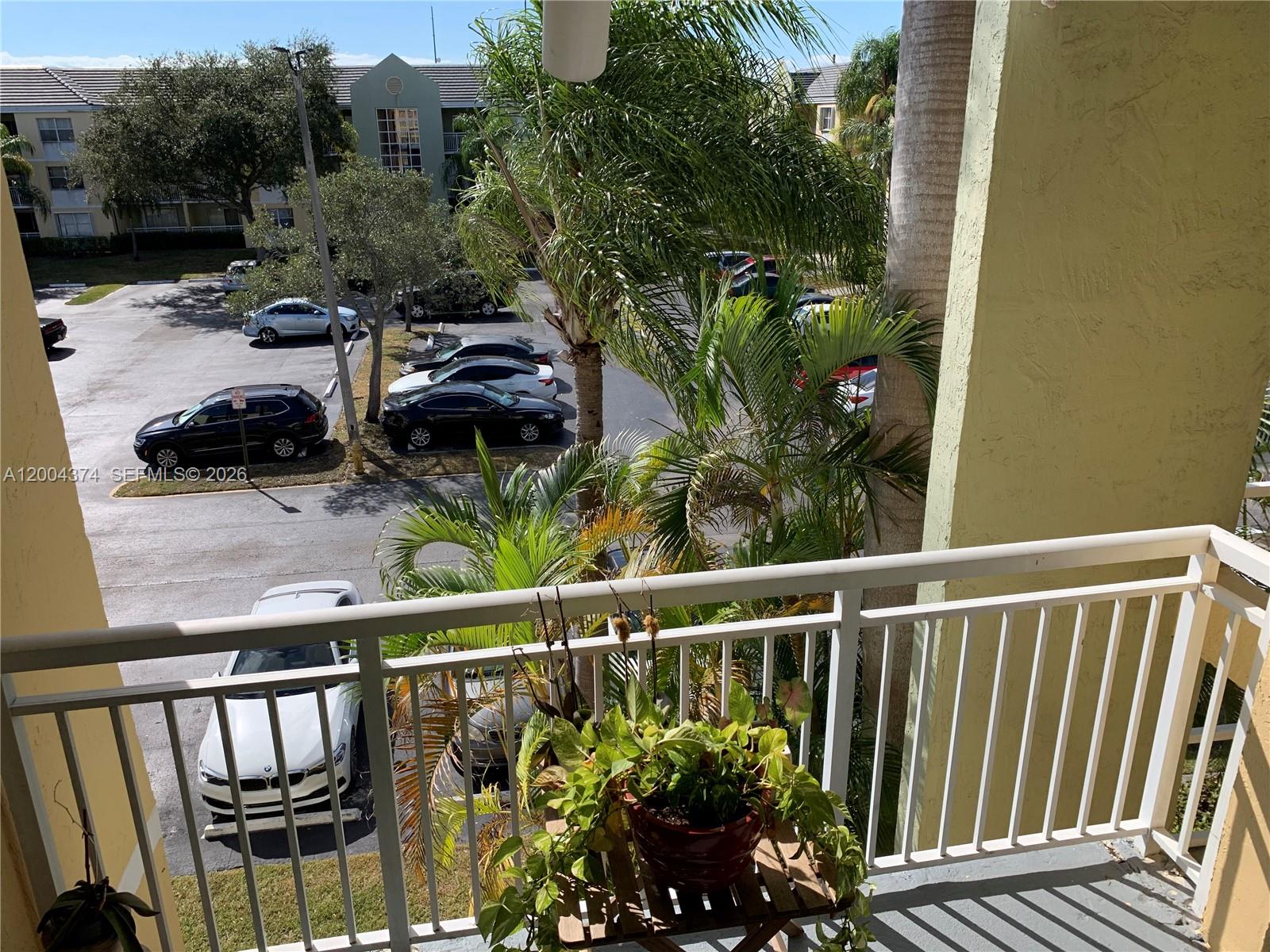 LE CLUB AT OLD CUTLER CON - Residential Lease