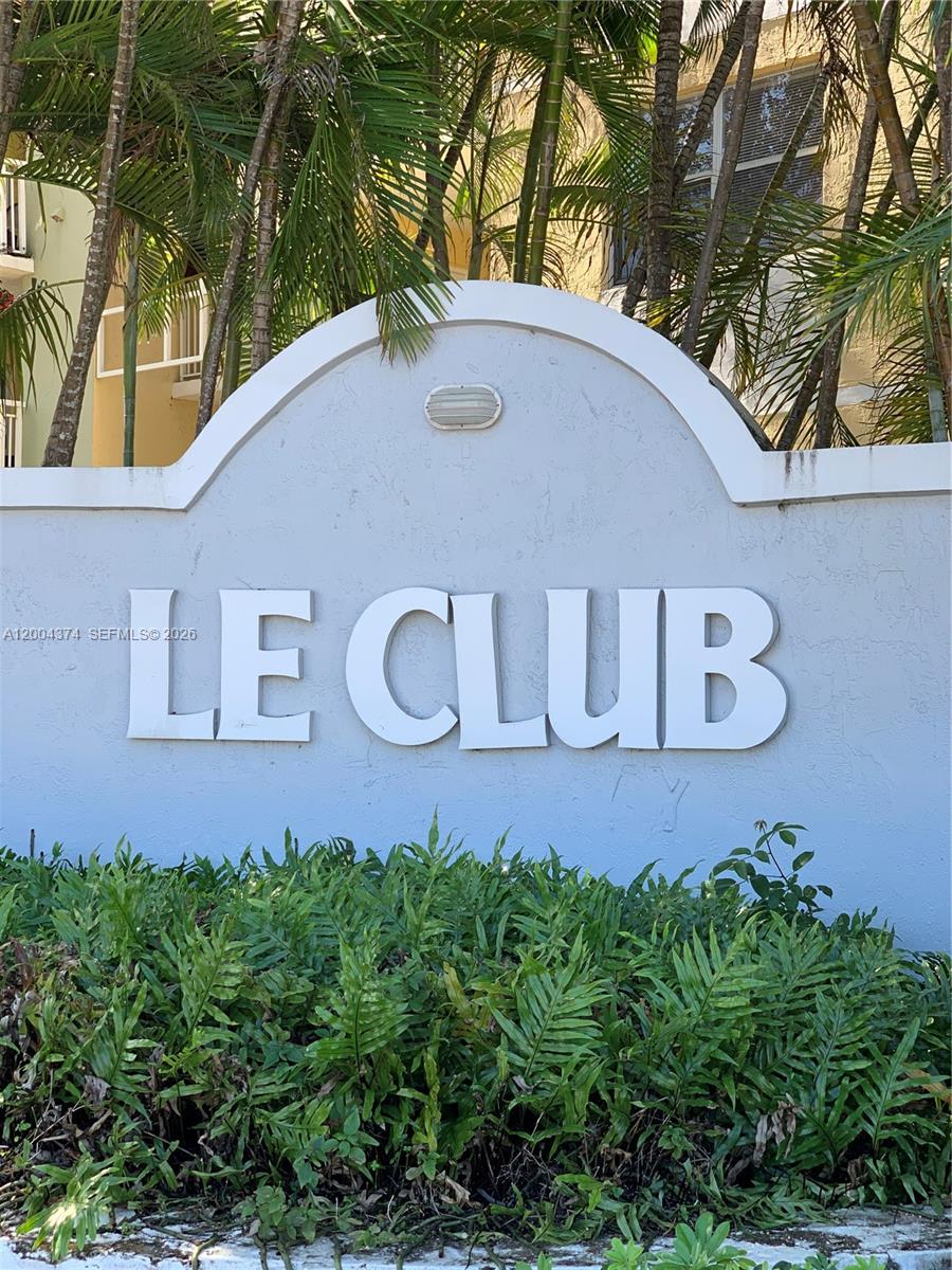 LE CLUB AT OLD CUTLER CON - Residential Lease