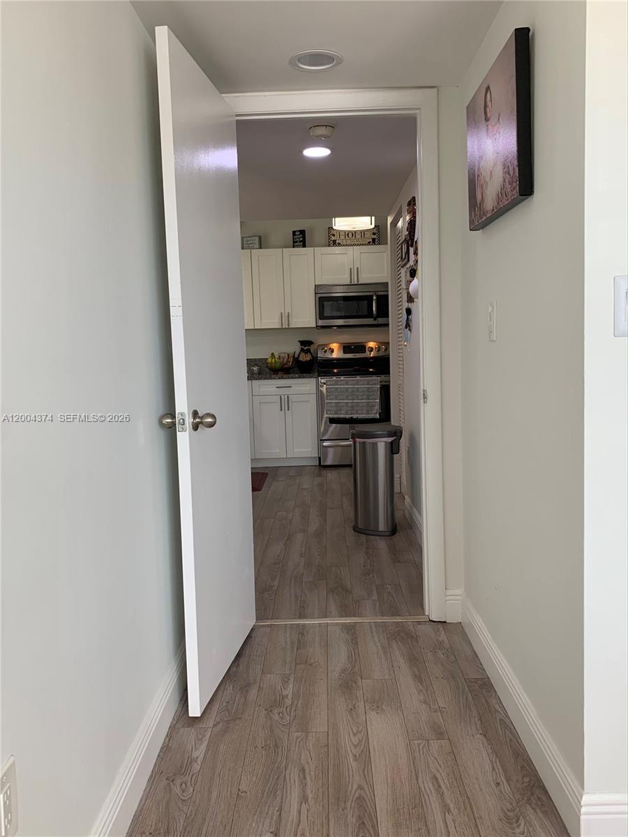 LE CLUB AT OLD CUTLER CON - Residential Lease