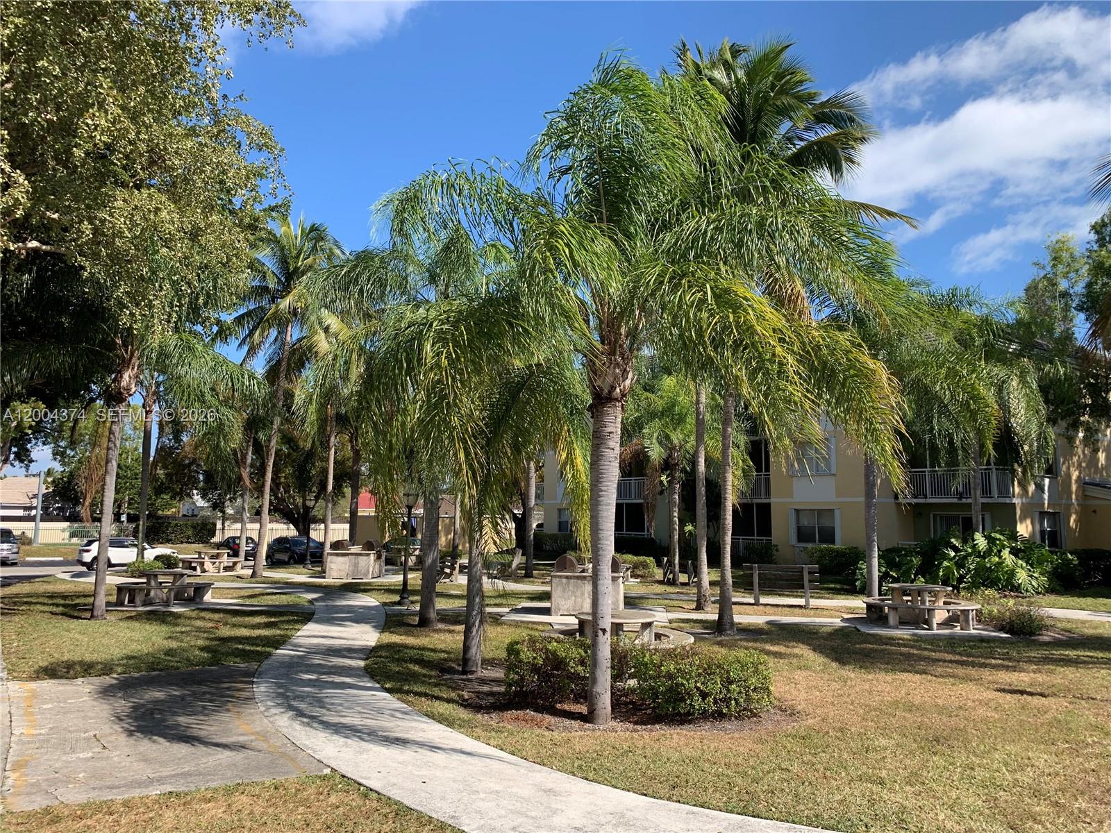 LE CLUB AT OLD CUTLER CON - Residential Lease