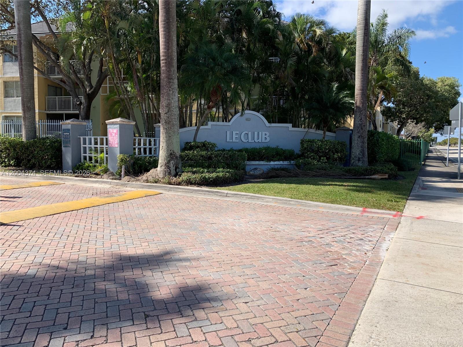LE CLUB AT OLD CUTLER CON - Residential Lease