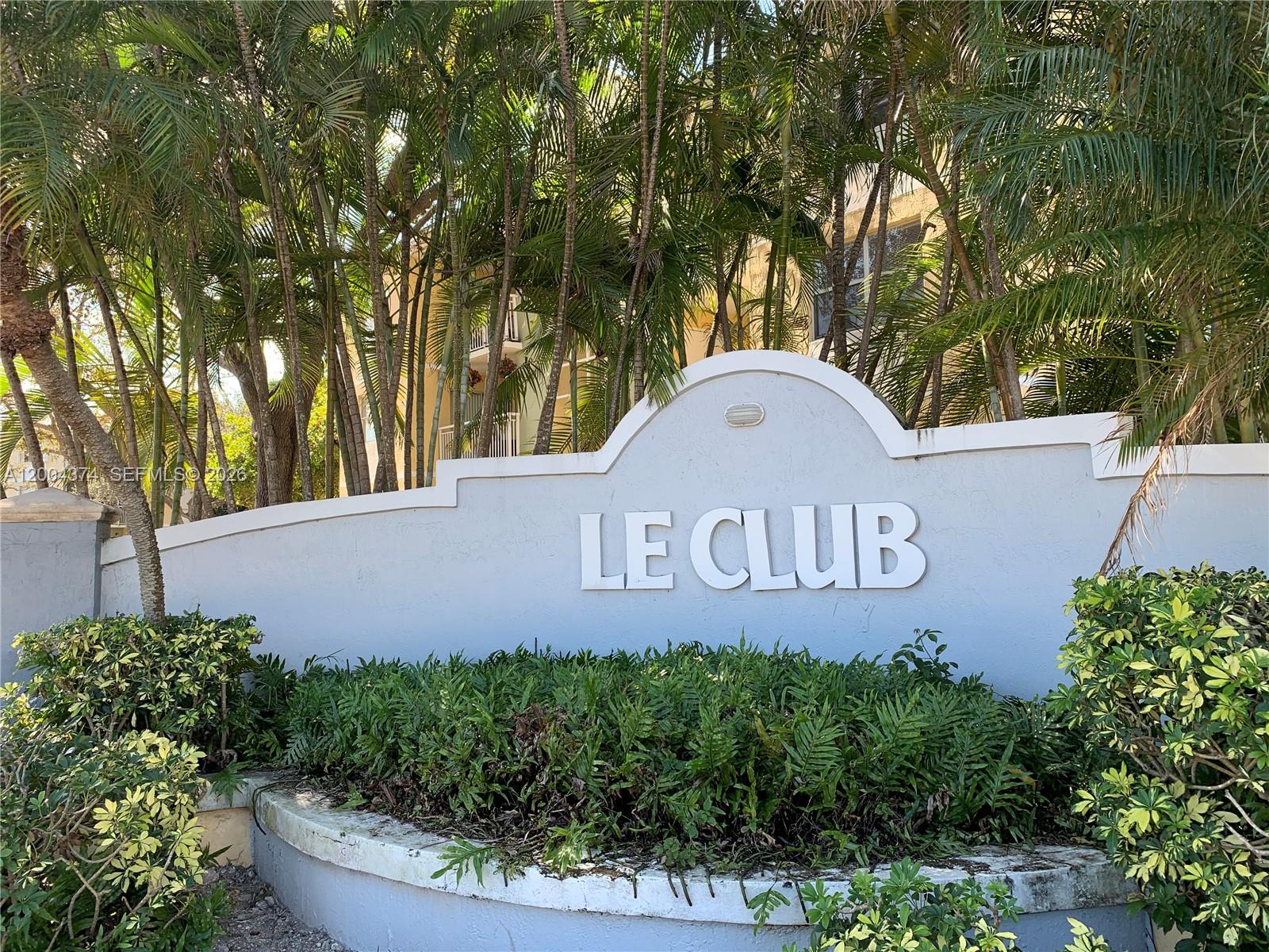LE CLUB AT OLD CUTLER CON - Residential Lease