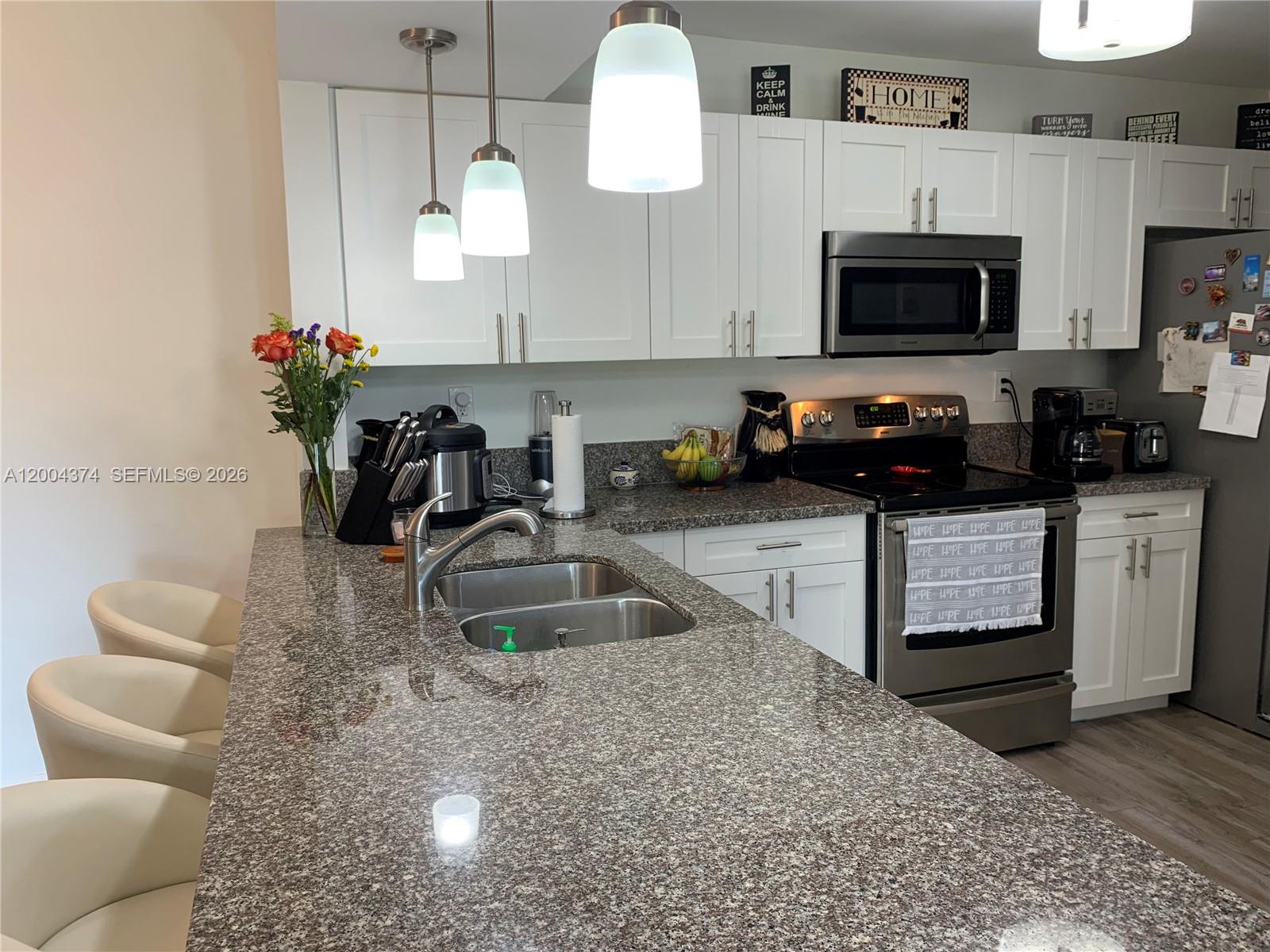 LE CLUB AT OLD CUTLER CON - Residential Lease
