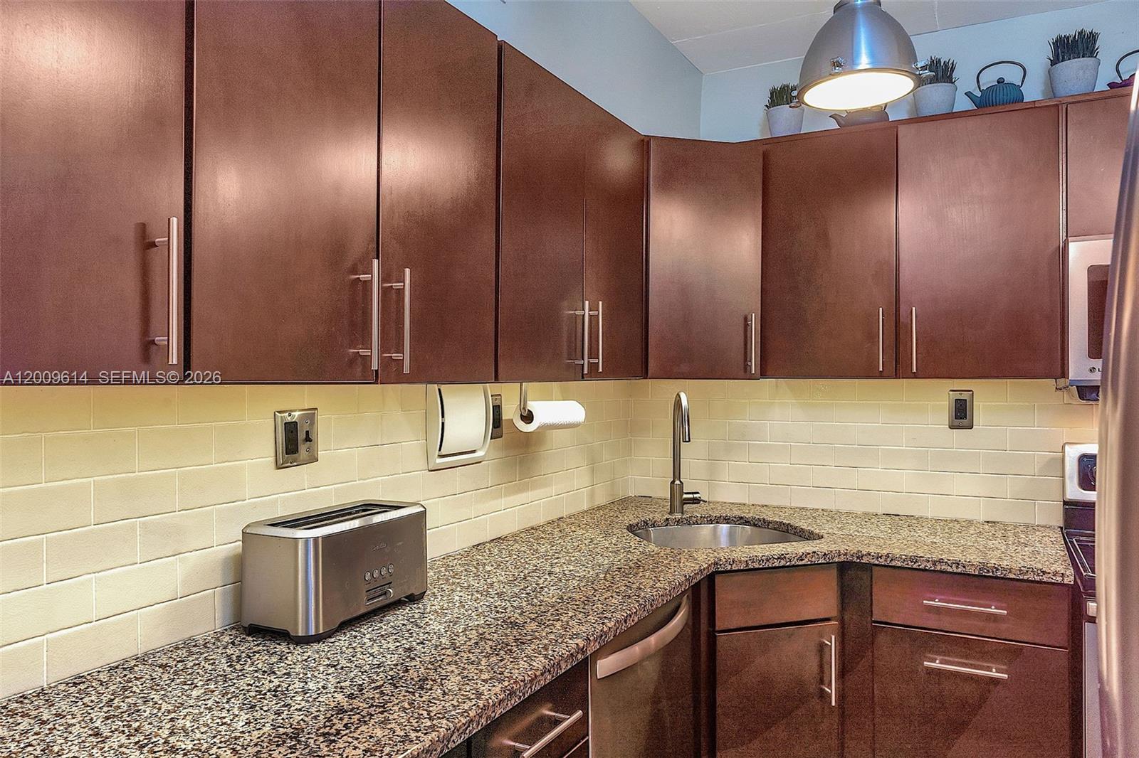 MIRADOR 1200 CONDO - Residential