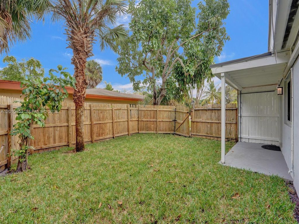 Photo of 951 SW 30th St #1-2, Fort Lauderdale, FL 33315 (MLS # A12010653)