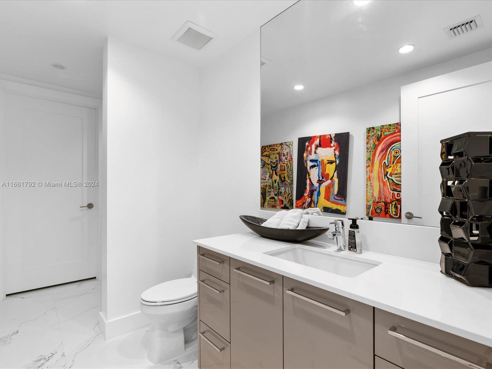 100 LAS OLAS CONDO - Residential