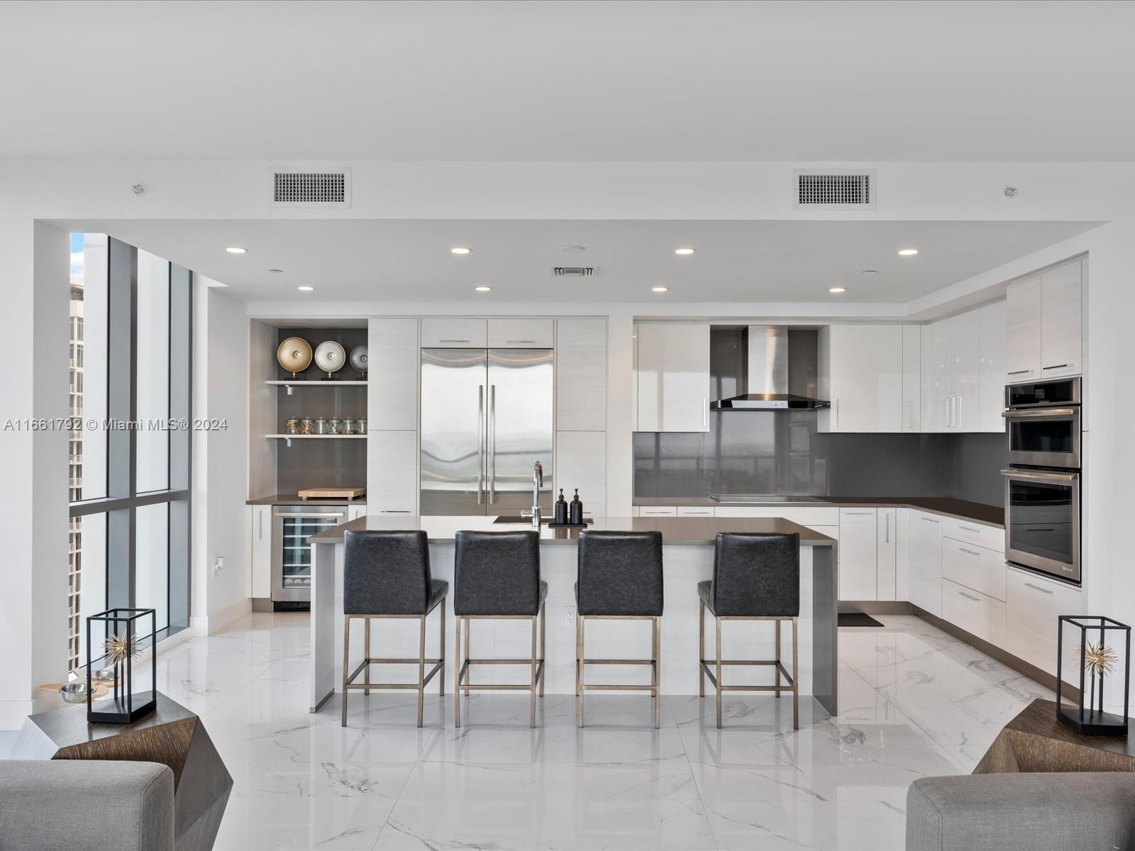 100 LAS OLAS CONDO - Residential