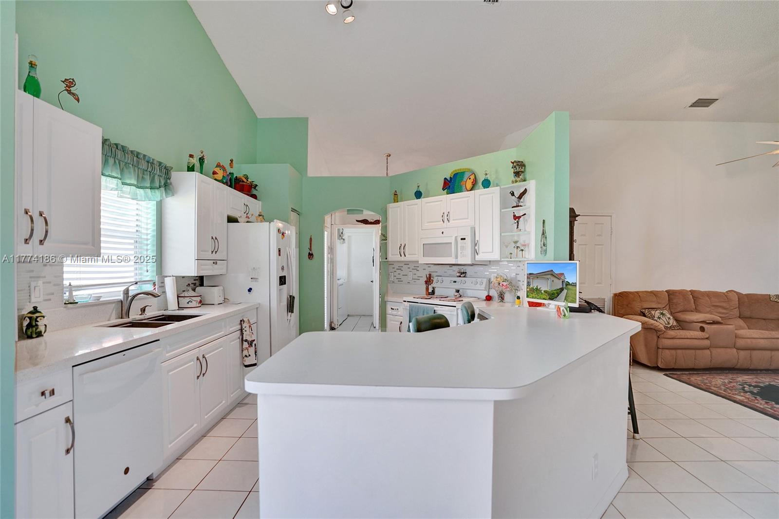 FLORAL LAKES 1 - Residential