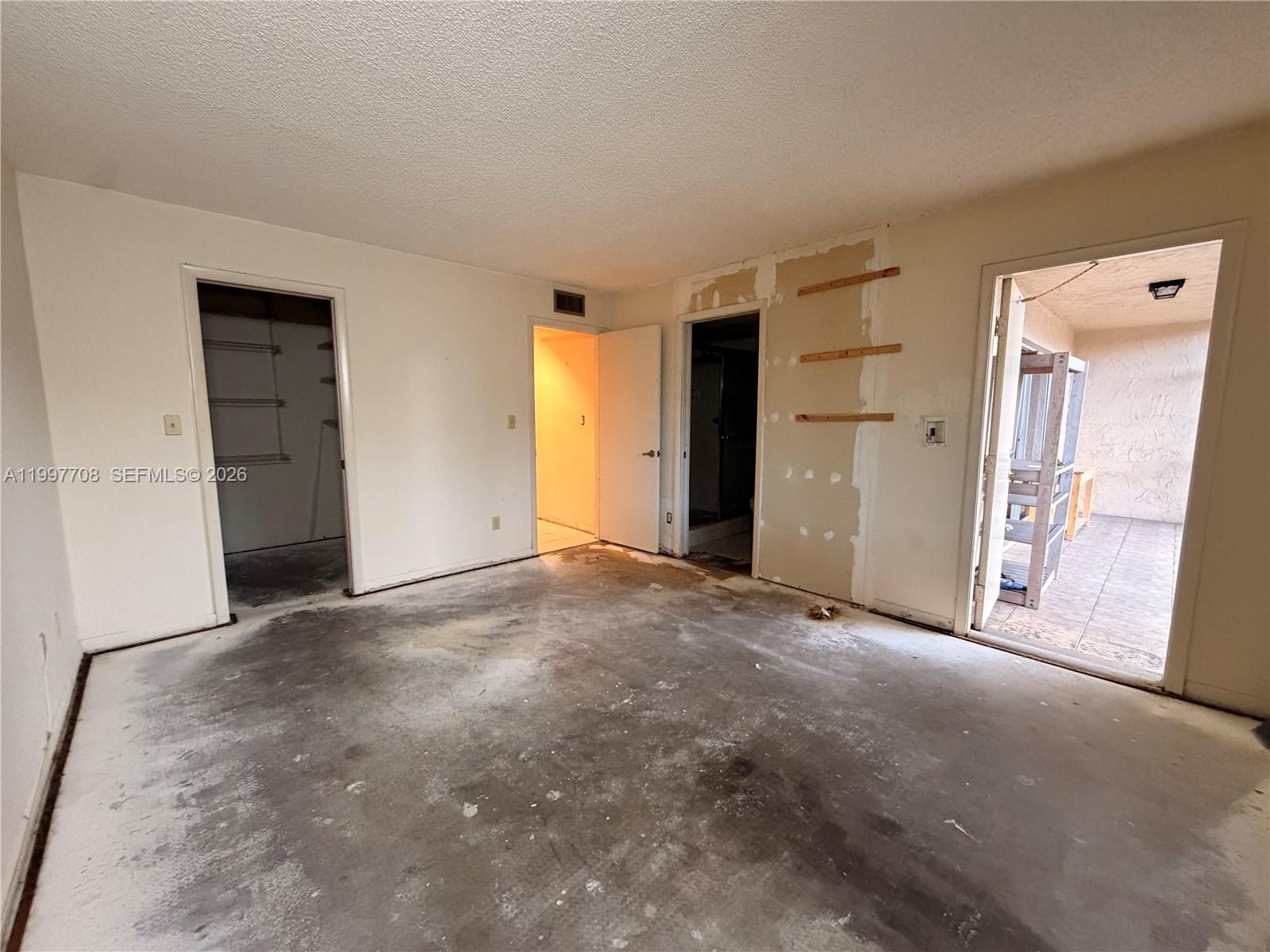 COUNTRY LANE CONDO #1 - Residential