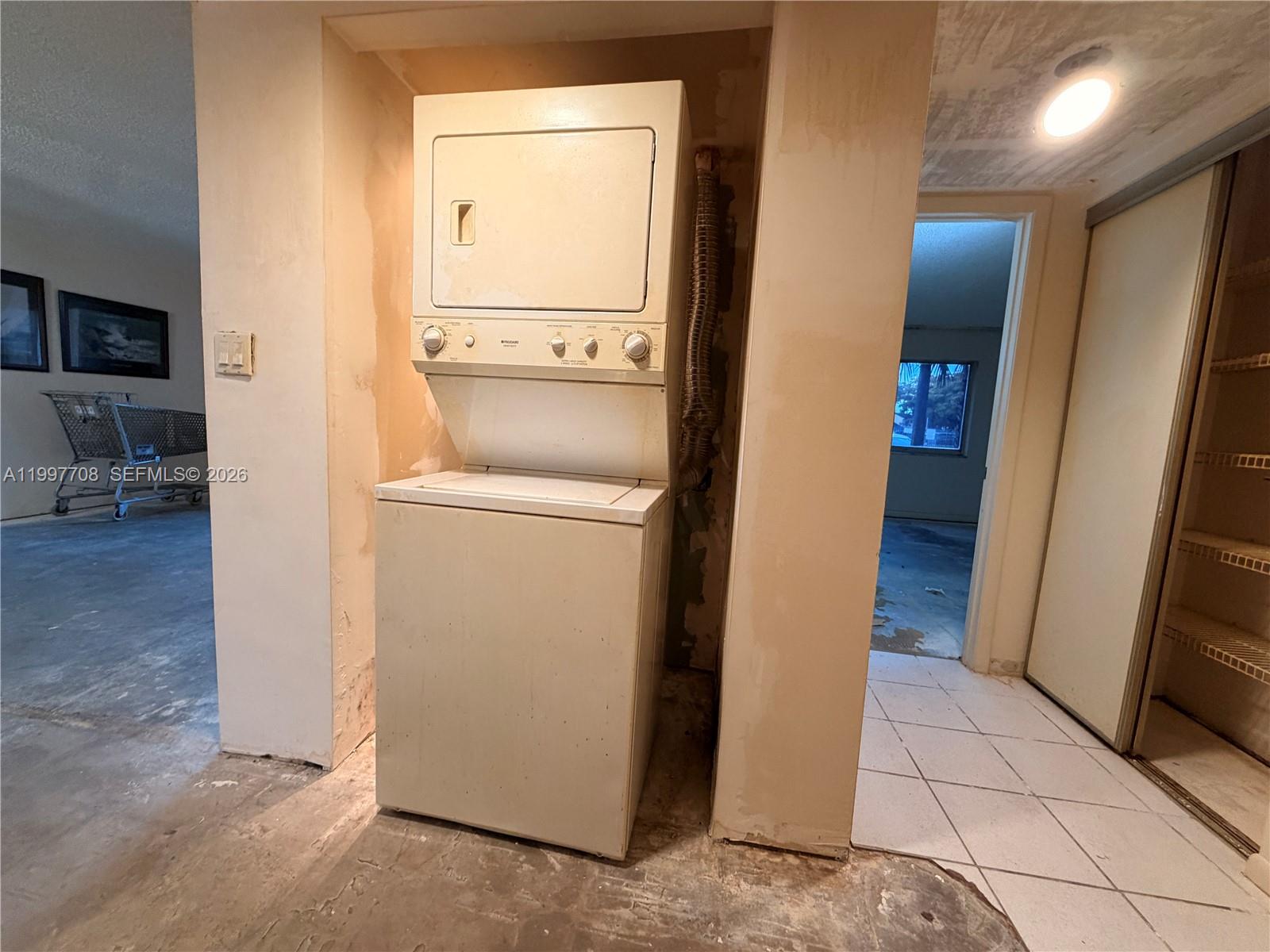 COUNTRY LANE CONDO #1 - Residential