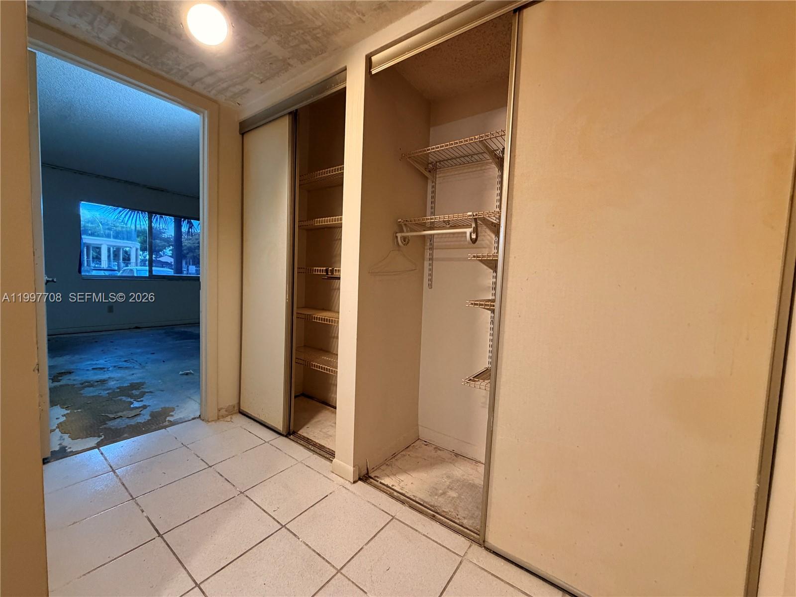 COUNTRY LANE CONDO #1 - Residential