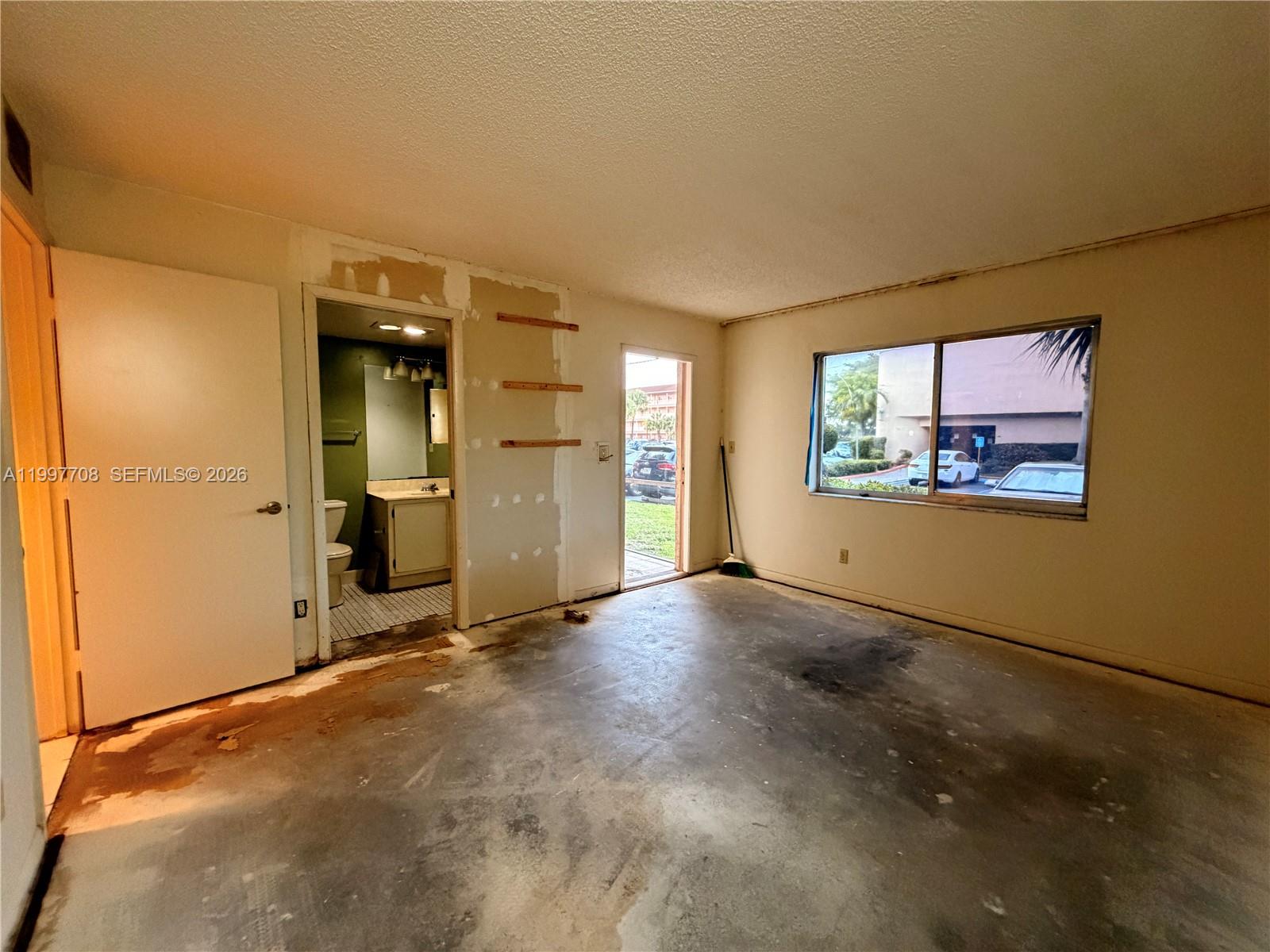 COUNTRY LANE CONDO #1 - Residential