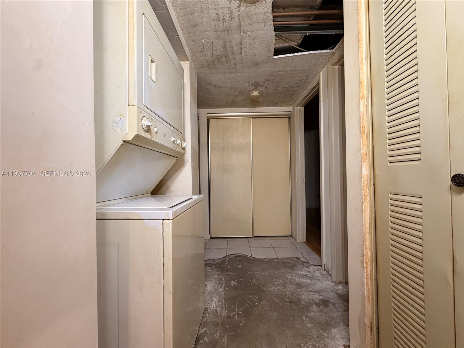 COUNTRY LANE CONDO #1 - Residential