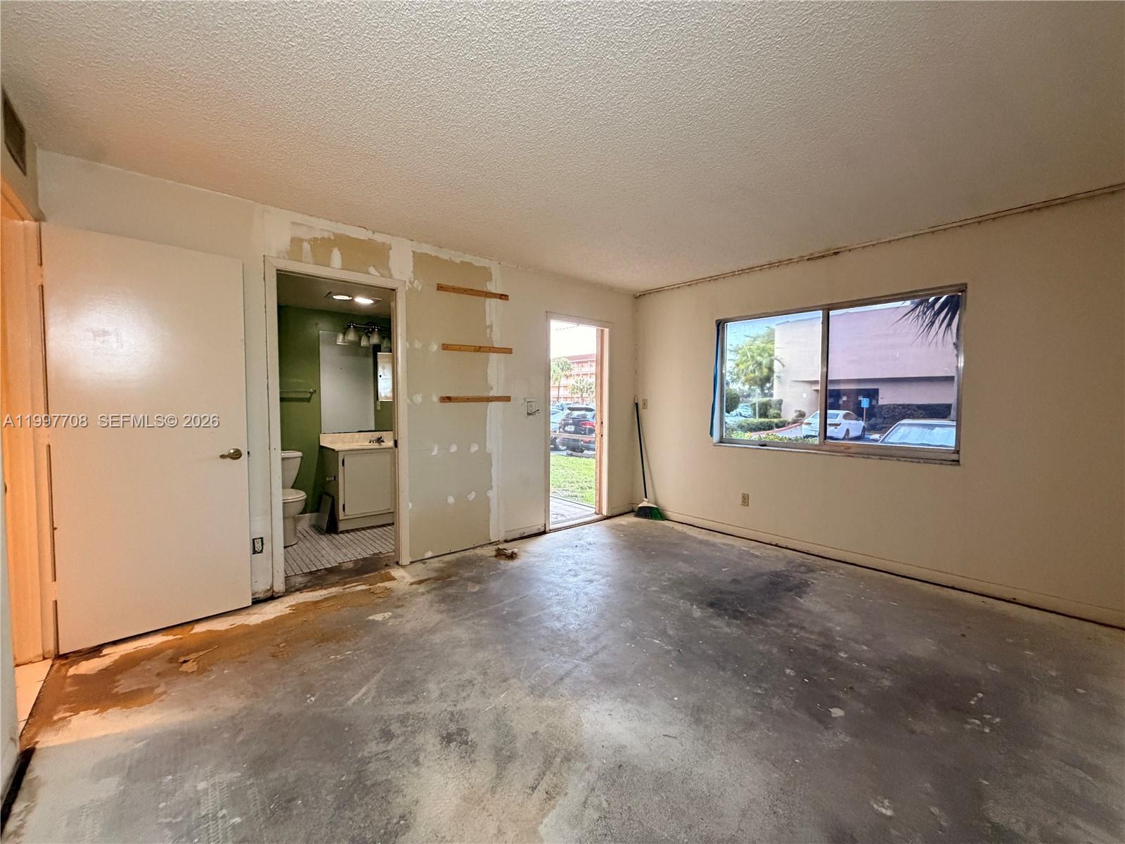 COUNTRY LANE CONDO #1 - Residential