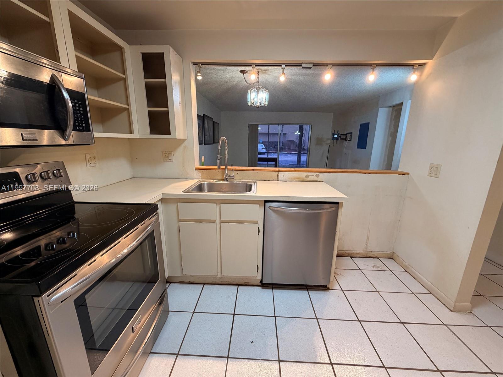 COUNTRY LANE CONDO #1 - Residential