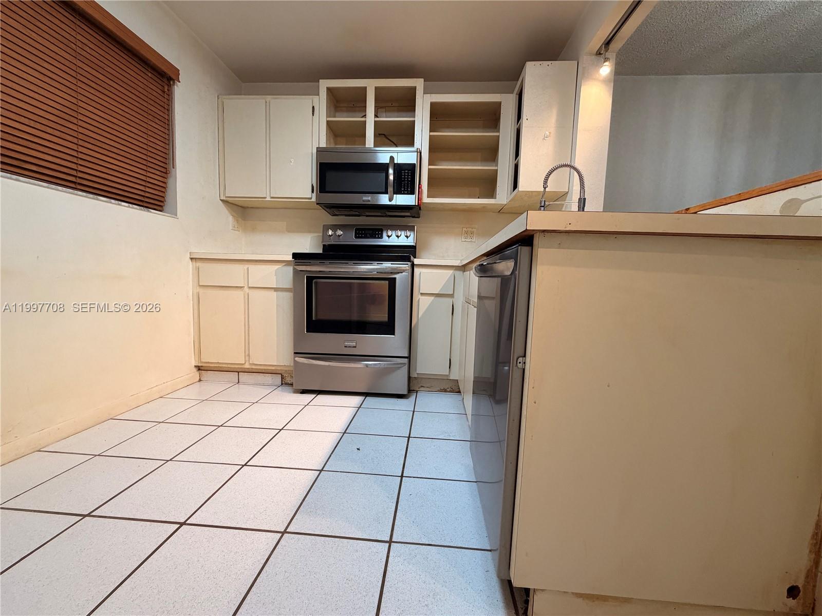 COUNTRY LANE CONDO #1 - Residential