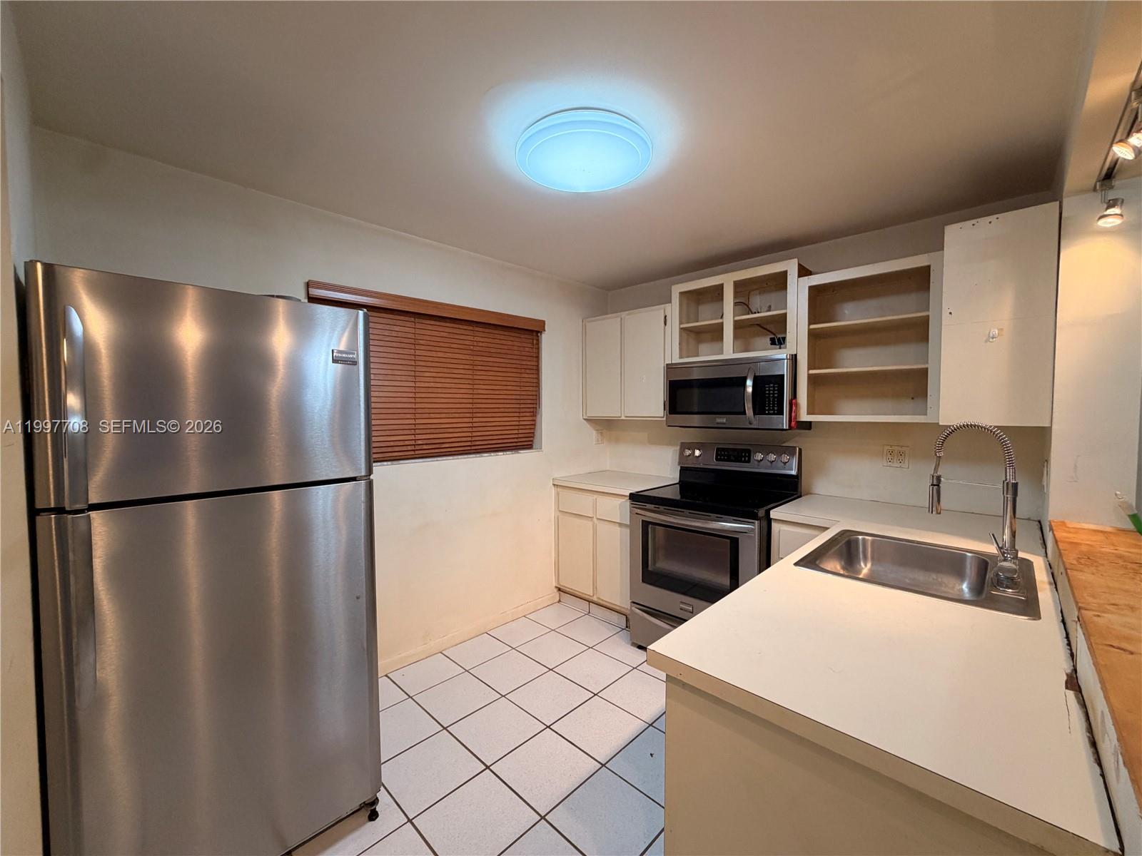 COUNTRY LANE CONDO #1 - Residential