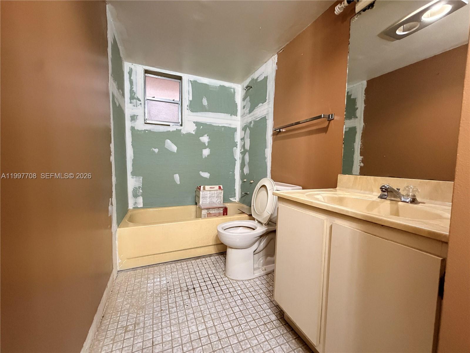 COUNTRY LANE CONDO #1 - Residential