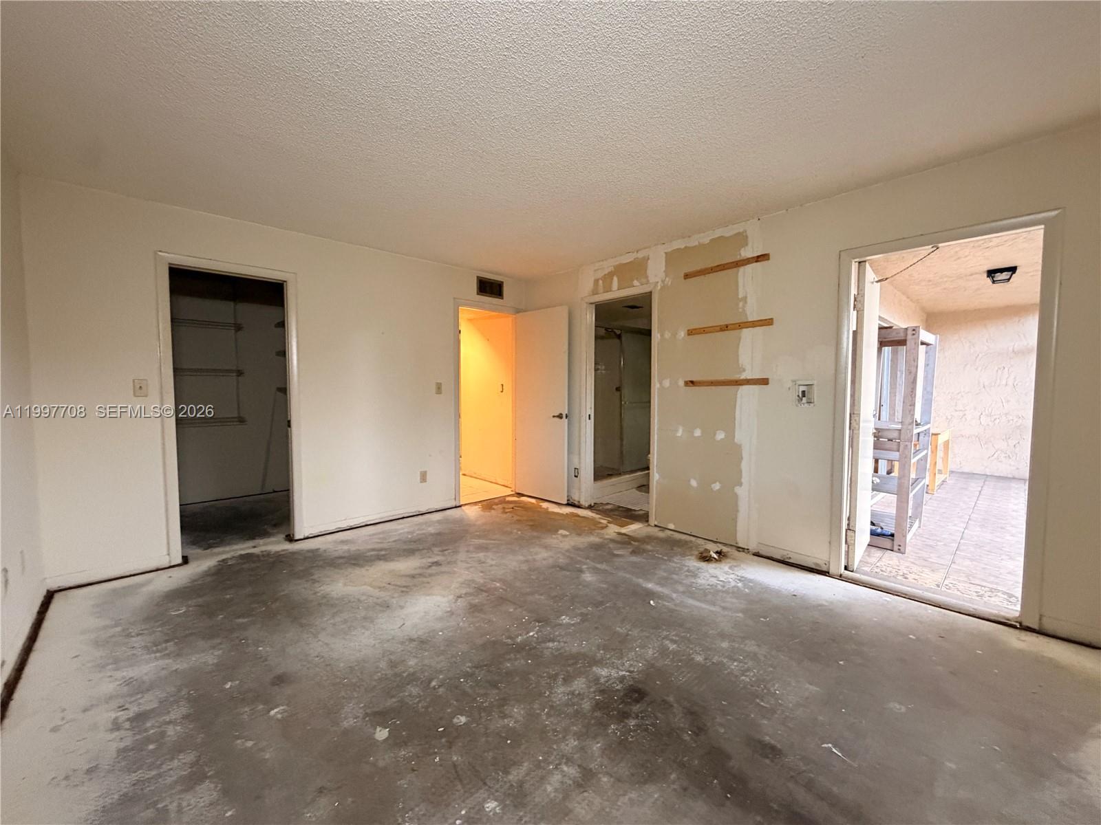 COUNTRY LANE CONDO #1 - Residential