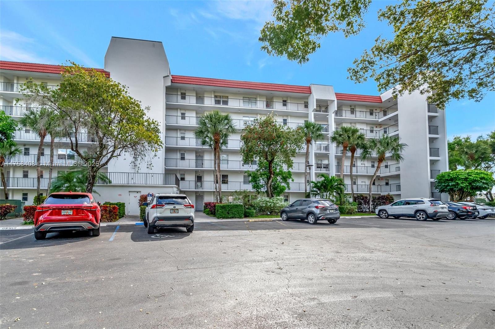 LARGE 2 BED AND 2 BATH UNIT IN A GREAT 55+ COMMUNITY. THIS UNIT WAS COMPLETELY REDONE IN 2019. ALL NEW FLOORS, NEW BATHS, NEW KITCHEN INCLUDING ALL CABINETRY AND APPLIANCES. A/C IS BRAND NEW THIS YEAR - 2025 AND UNDER WARRANTY. THIS IS A VERY NICE AND QUAINT GOLF COURSE COMMUNITY. AMAZING VIEWS AND LUSH LANDSCAPING. THIS IS ONE OF THE LAST BUILDINGS ON A DEAD END STREET WITH NO THRU TRAFFIC. THE UNIT IS CURRENTLY TENANT OCCUPIED / RENTED. BUYERS COULD KEEP THE TENANT OR GO AHEAD AND OCCUPY. CALL TO DISCUSS.