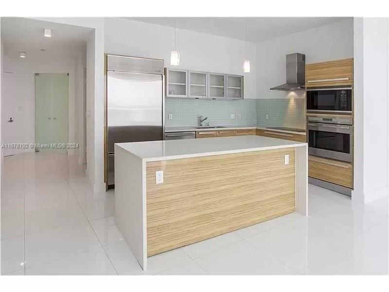 PARAMOUNT BAY CONDO - Residential