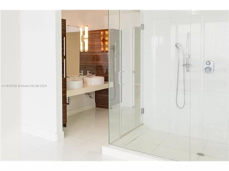 PARAMOUNT BAY CONDO - Residential