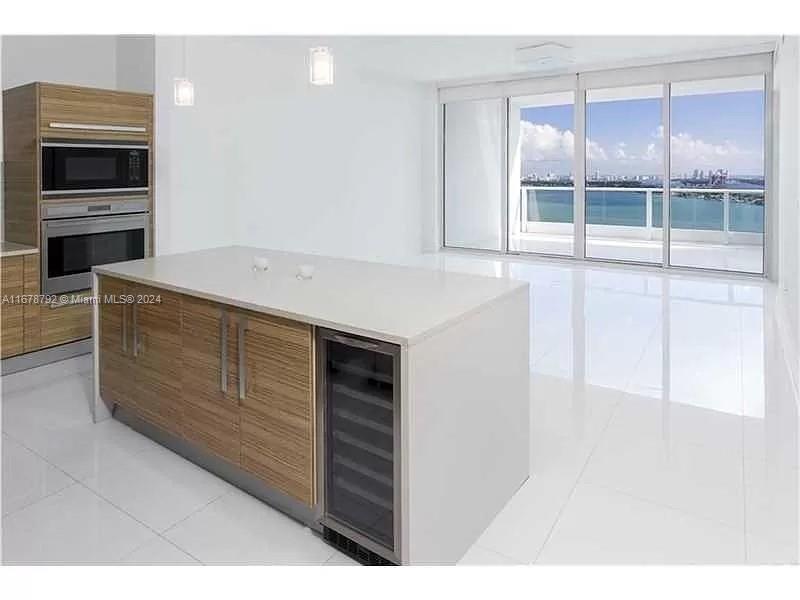 PARAMOUNT BAY CONDO - Residential