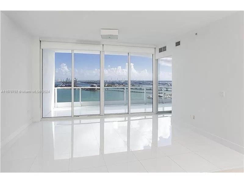 PARAMOUNT BAY CONDO - Residential