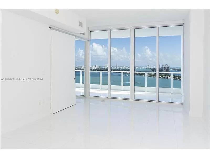 PARAMOUNT BAY CONDO - Residential