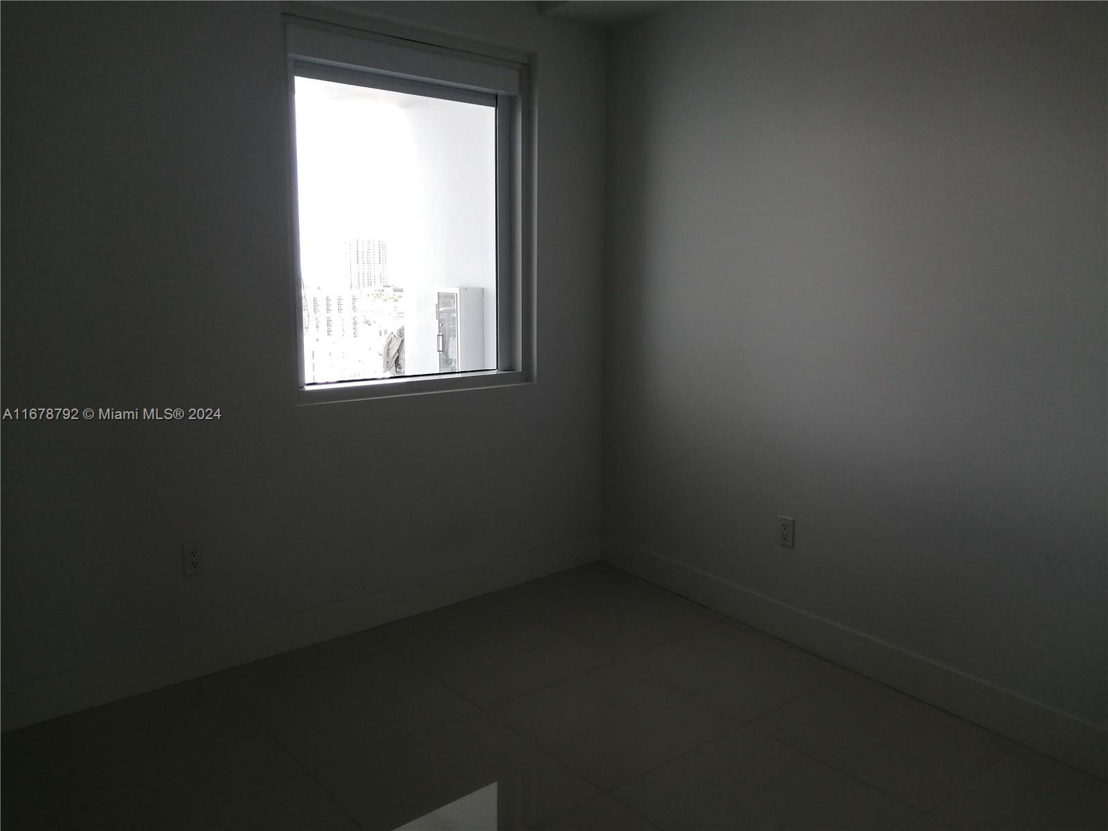 PARAMOUNT BAY CONDO - Residential