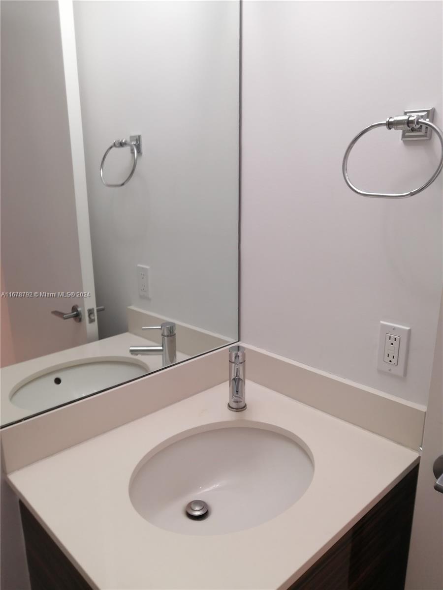 PARAMOUNT BAY CONDO - Residential
