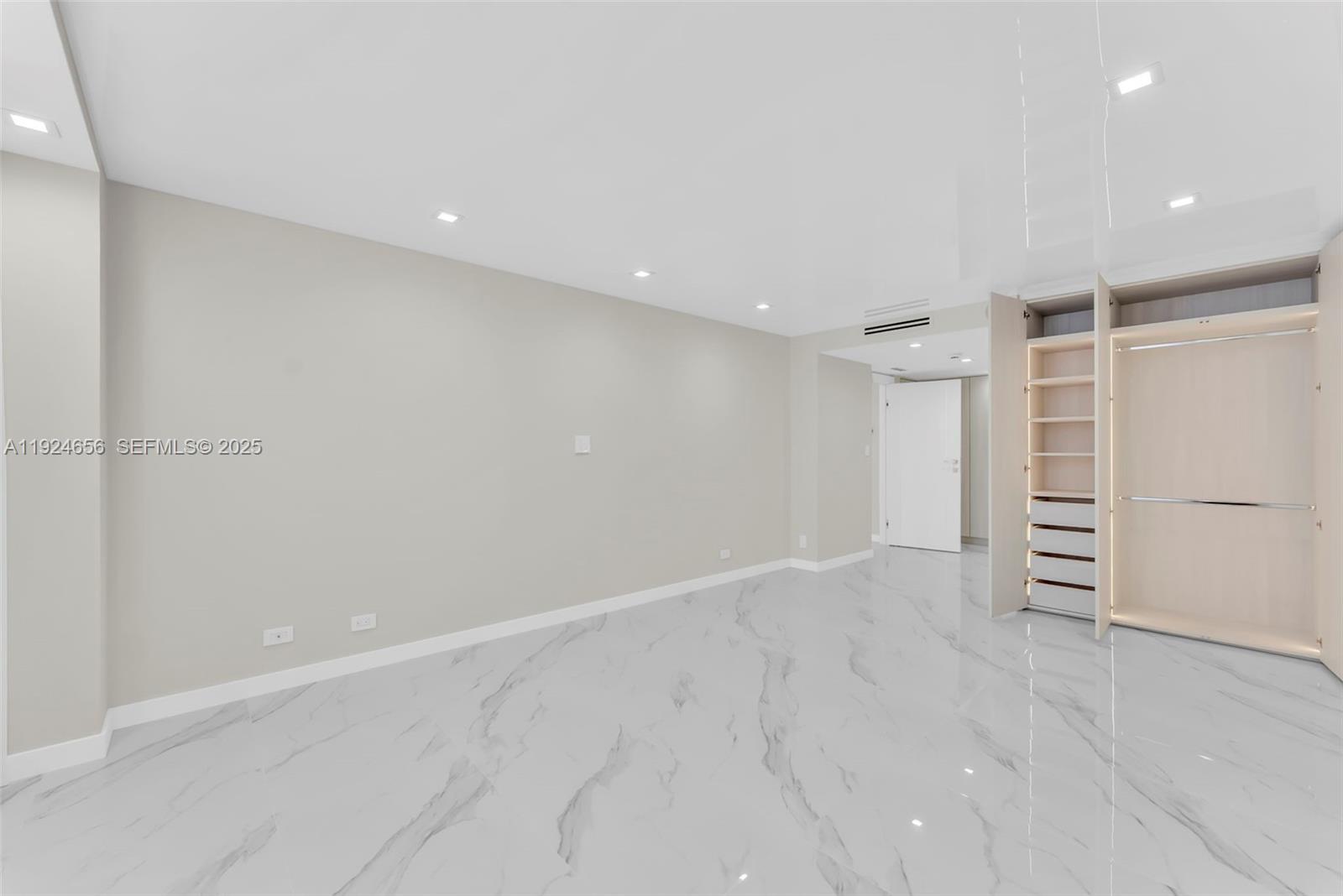 WINSTON TOWERS 200 CONDO - Residential