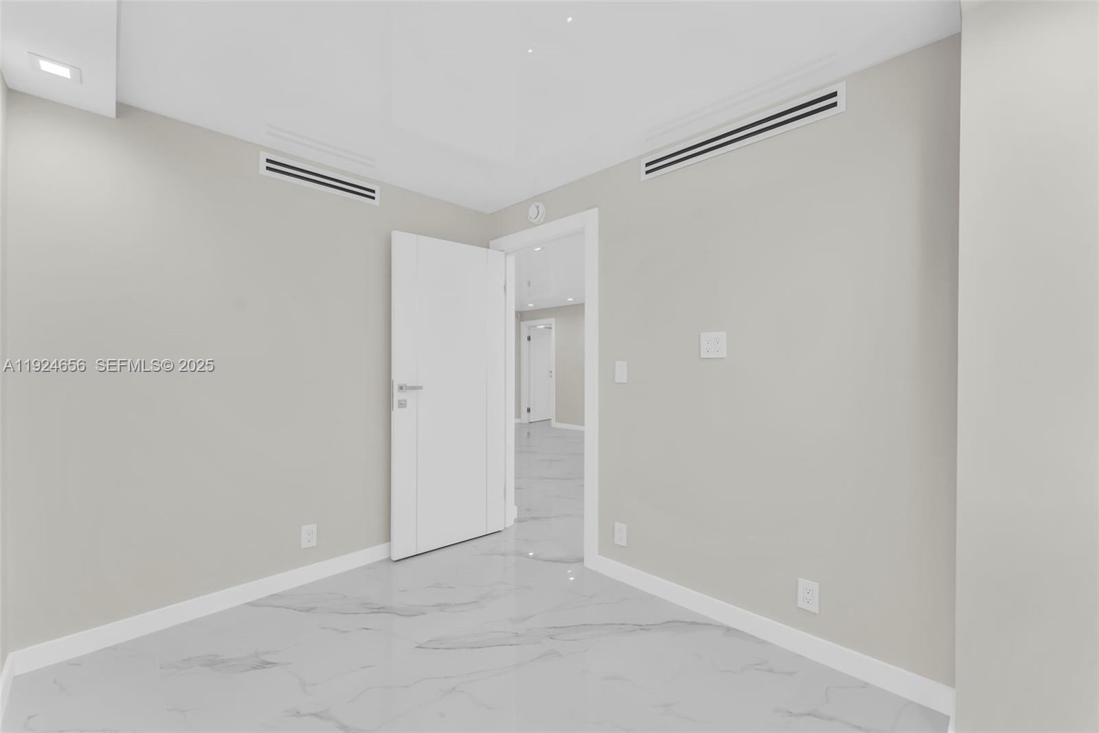 WINSTON TOWERS 200 CONDO - Residential