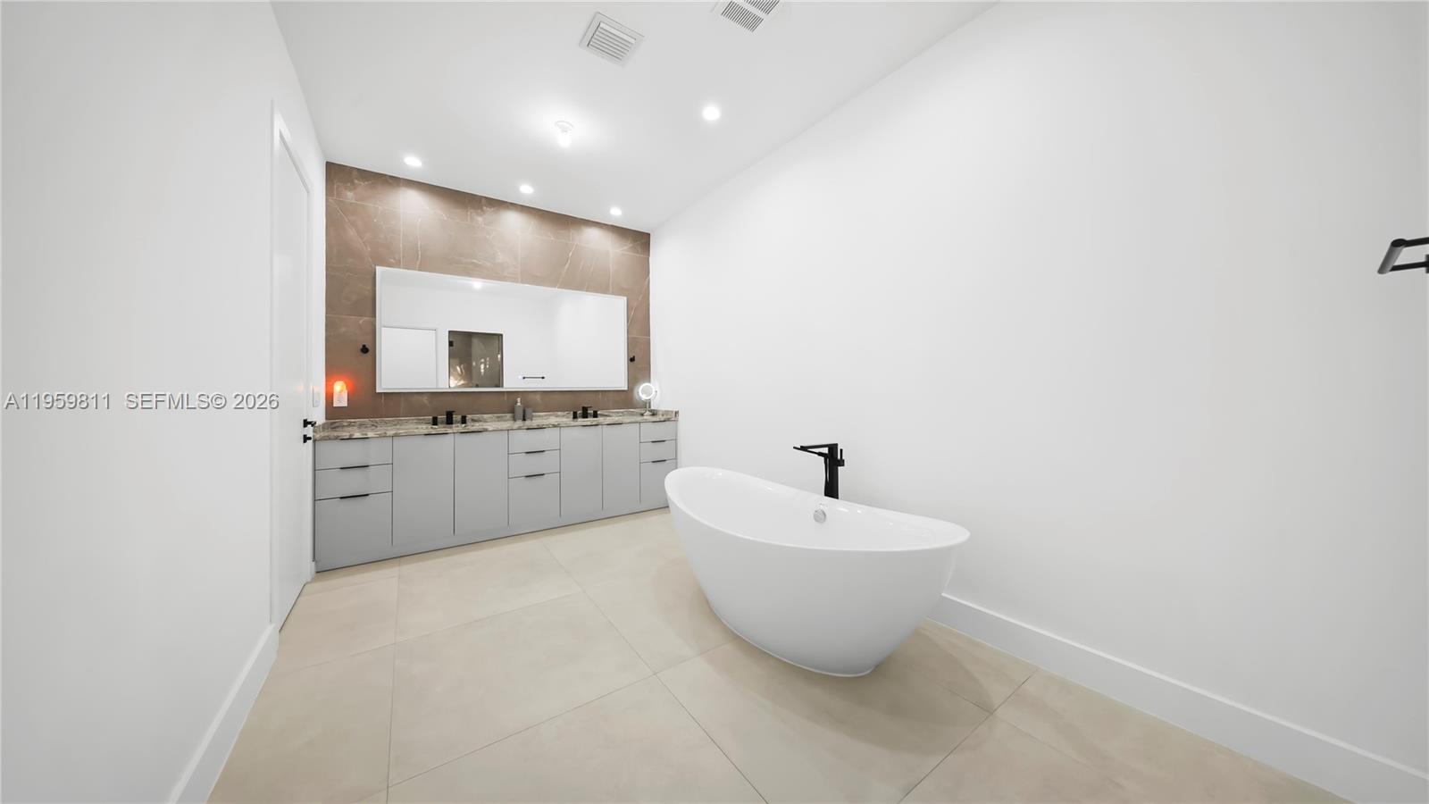 MIDDLE RIVER PARK - Residential