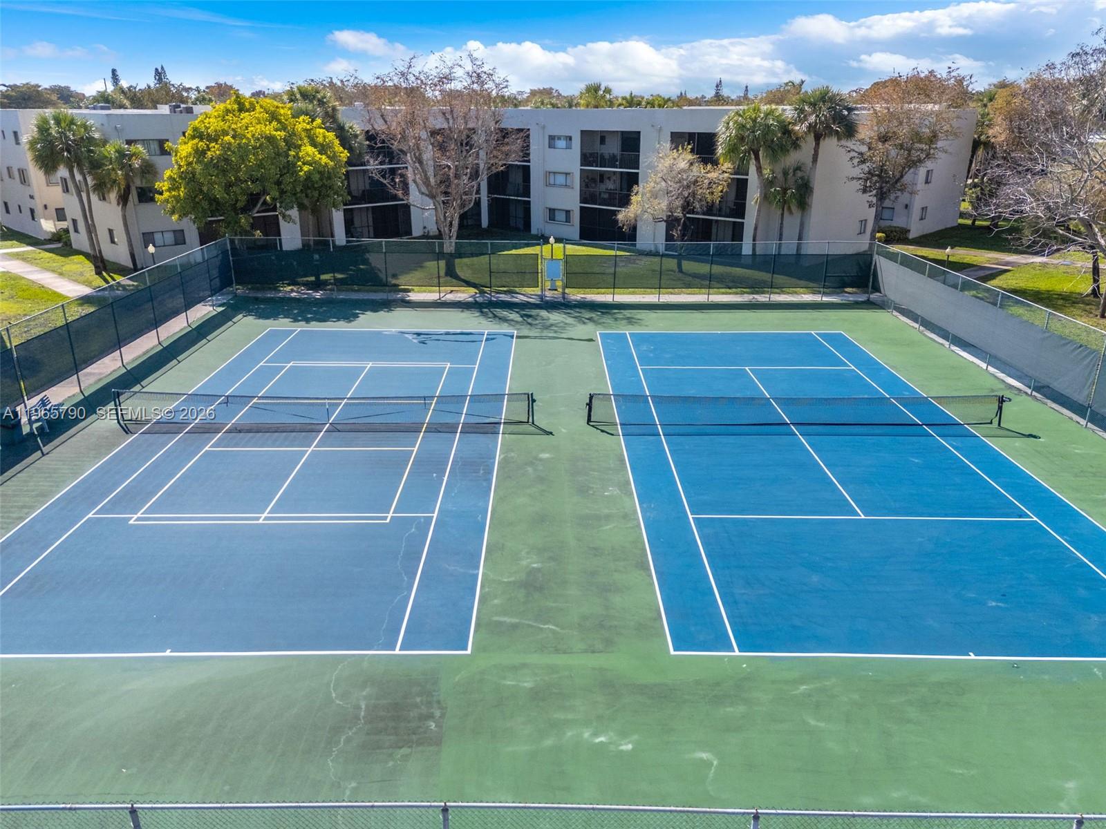 THE HORIZONS CONDO #3 - Residential