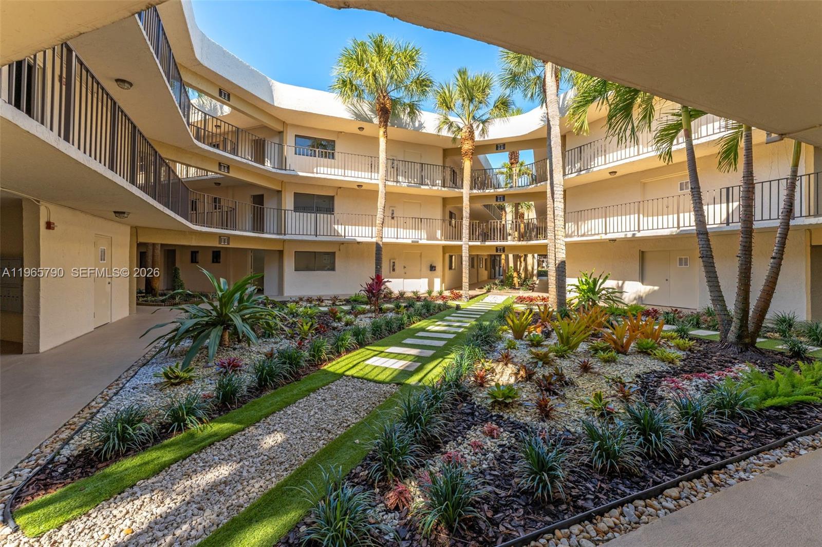 THE HORIZONS CONDO #3 - Residential