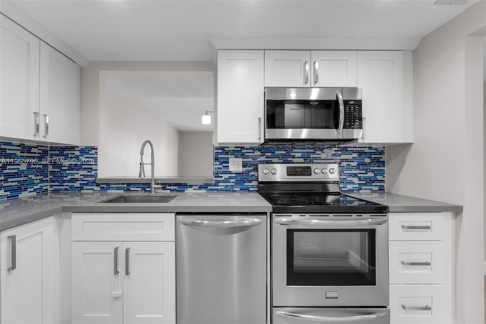 THE HORIZONS CONDO #3 - Residential